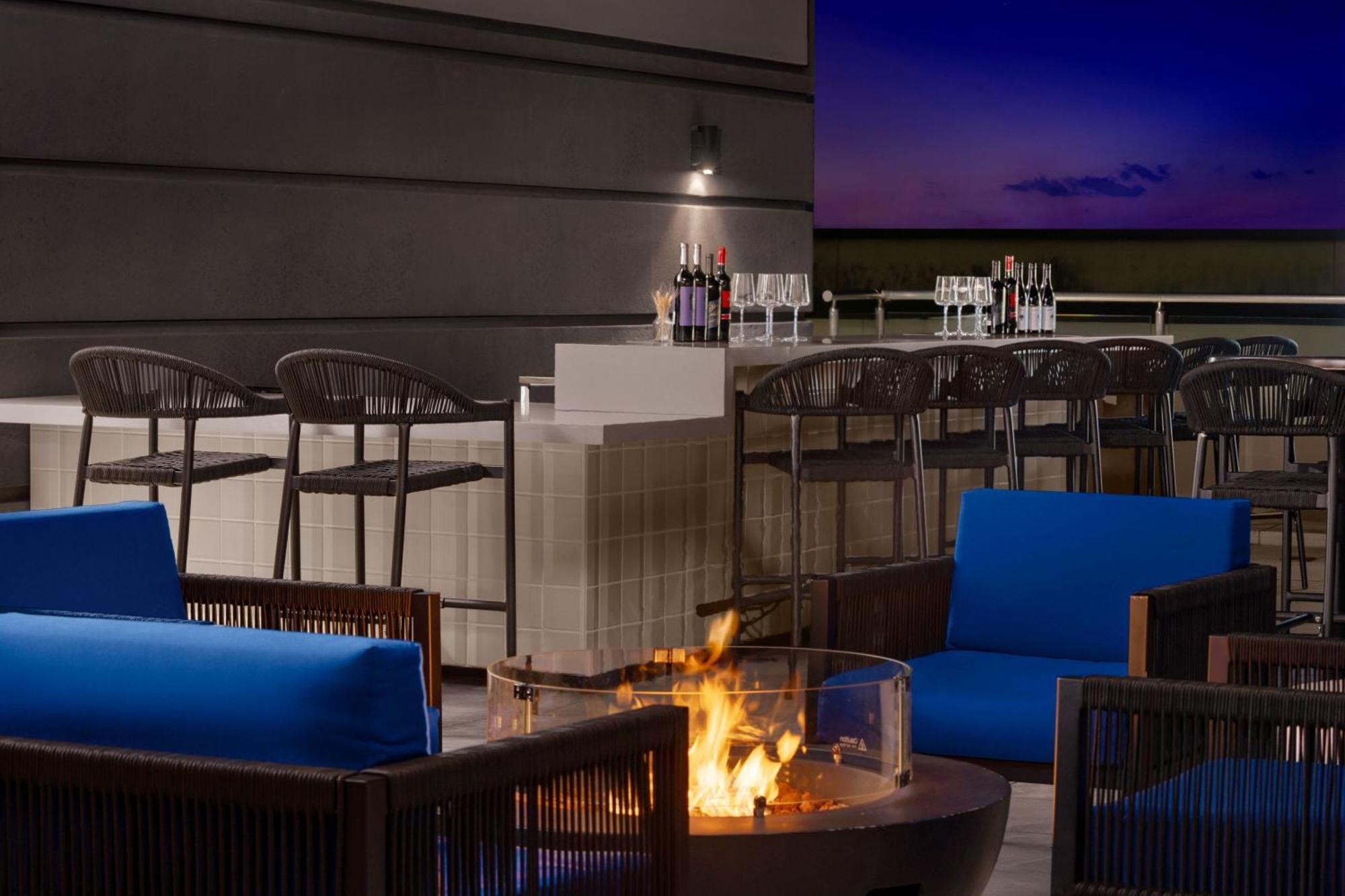 Ac Hotel By Marriott Raleigh North Hills Exterior photo